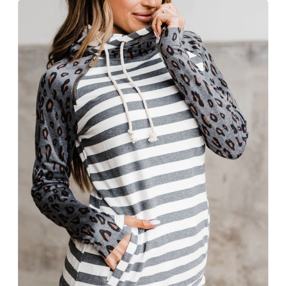 Ampersand Avenue Doublehood Sweatshirt Always Amazed size medium NWT